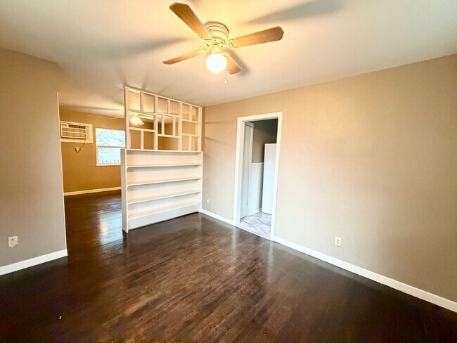 Building Photo - Beautiful 1 bedroom duplex in the heart of it all.