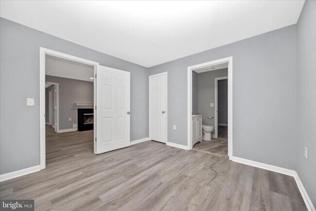 Building Photo - 10001 Vanderbilt Cir