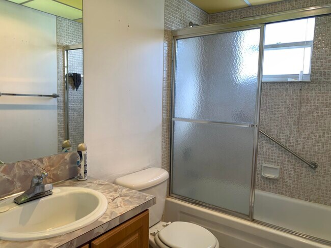 Building Photo - 82 Normandy Ln