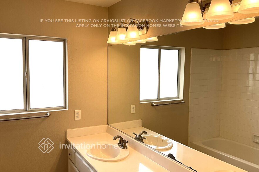 Building Photo - 8963 Hillsboro Creek Ct