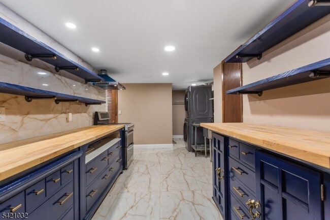 Building Photo - 145 Highview Terrace