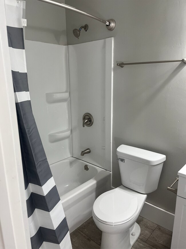 Building Photo - Beautifully Renovated 1 Bed 1 Bath