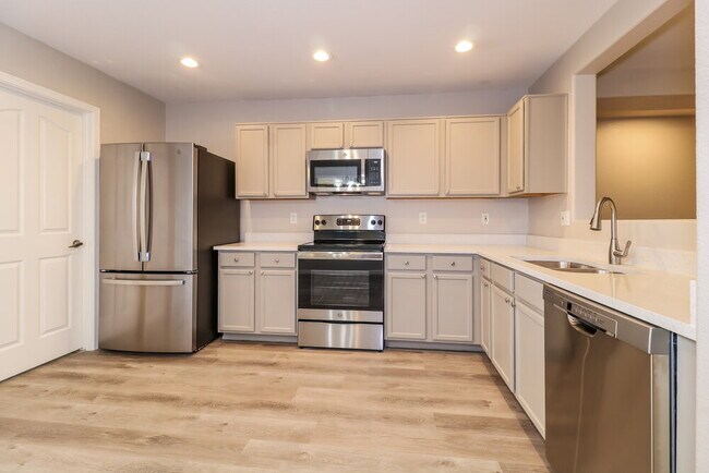 Building Photo - 9411 W Eaton Rd