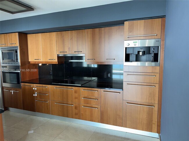 Building Photo - 1331 Brickell Bay Dr