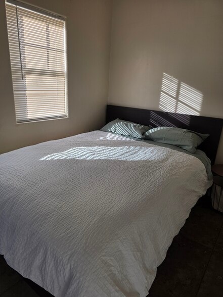 Sleeping Area – Alternate View - 1049 N Jacobus Ave