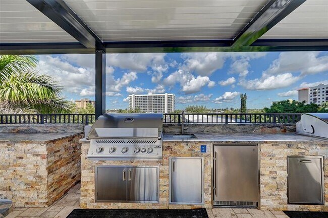 Building Photo - 525 N Ocean Blvd