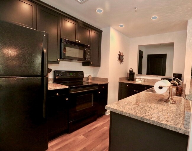 Kitchen - 955 Registry Blvd