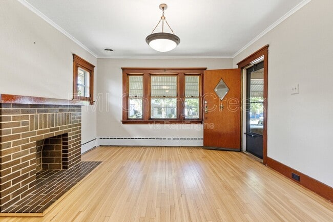 Building Photo - 4360 Winona Ct