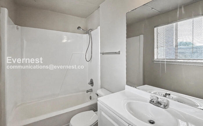 Building Photo - 3729 Thistlemont Dr