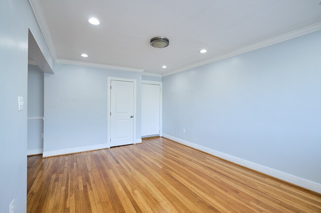 Building Photo - 2832 Hartford St SE