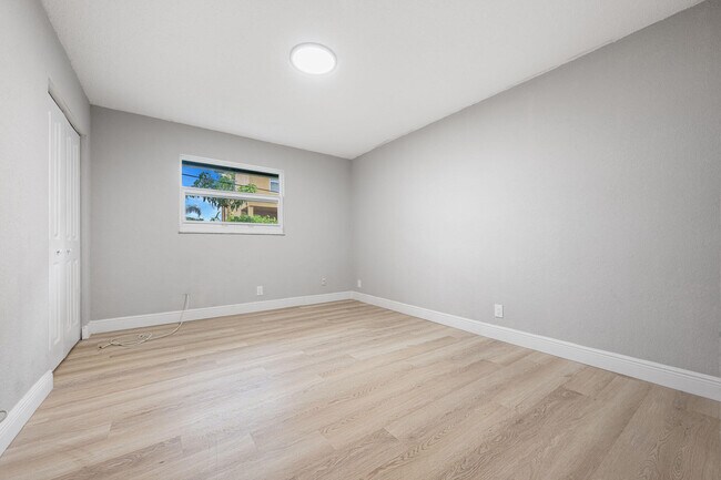 Building Photo - 4670 Grove St