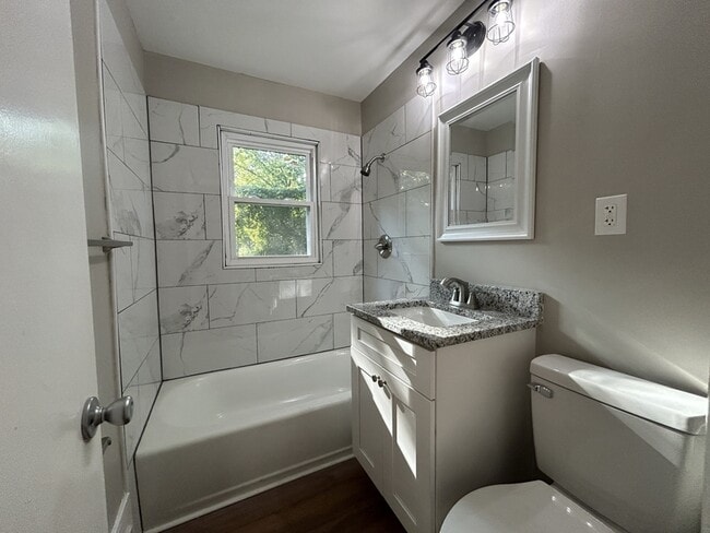 Building Photo - 2220 N 34th St