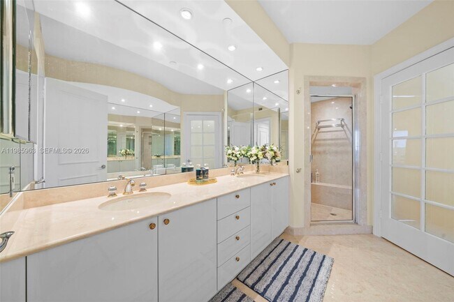 Building Photo - 781 Crandon Blvd