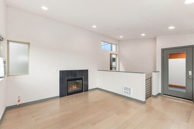 Building Photo - 1540 Sturgus Ave S