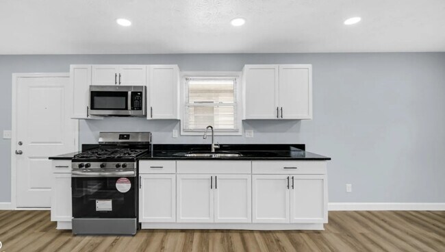 Building Photo - 3106 N Harding St