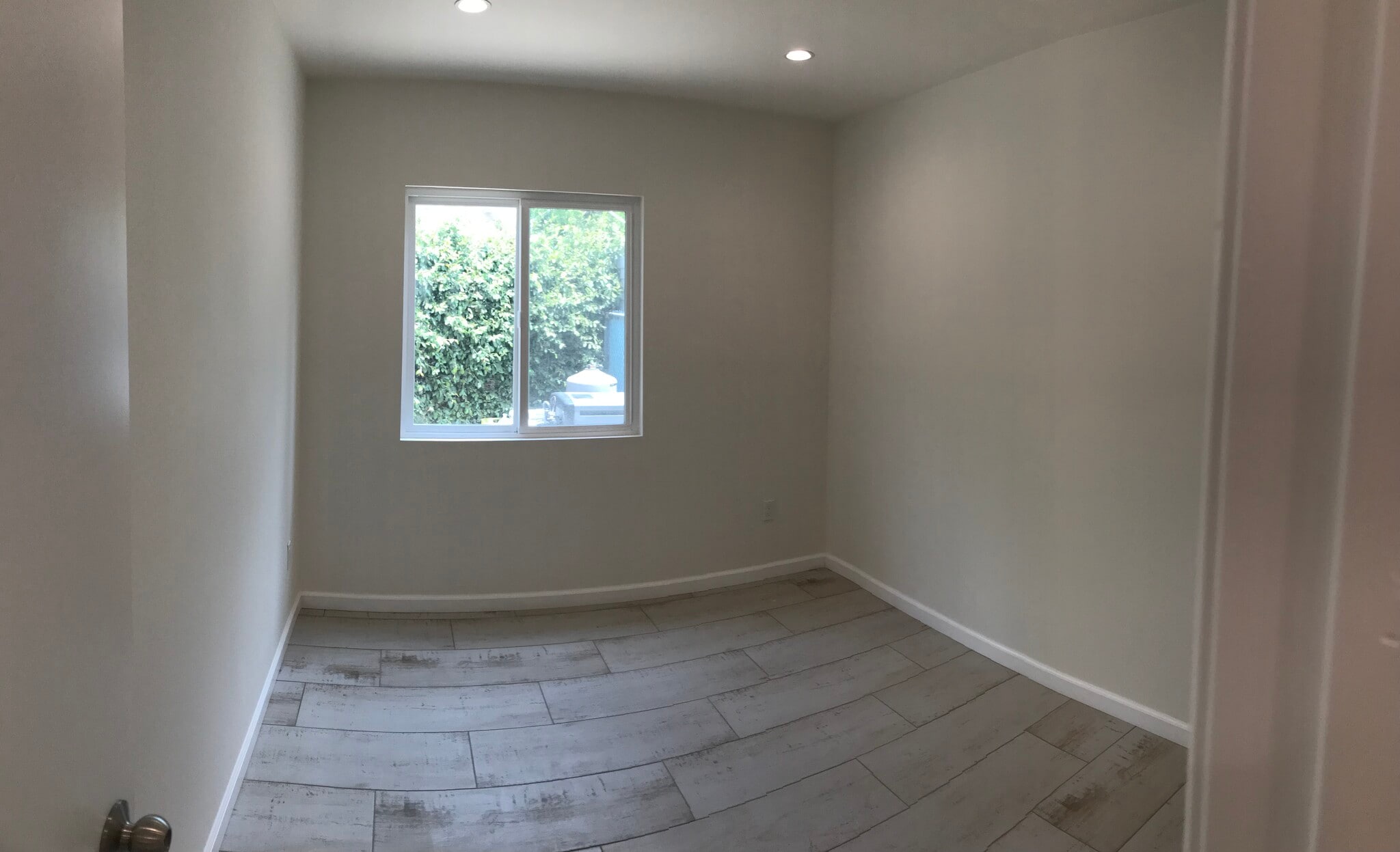 Building Photo - 10166 Petit Ave