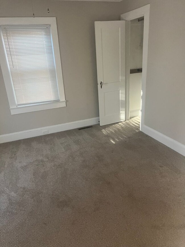 Building Photo - 2301 S Ridge Ave