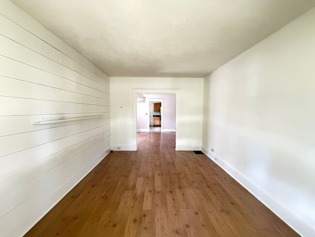 Building Photo - Spacious & Comfortable Two-Bedroom, and Bath House!