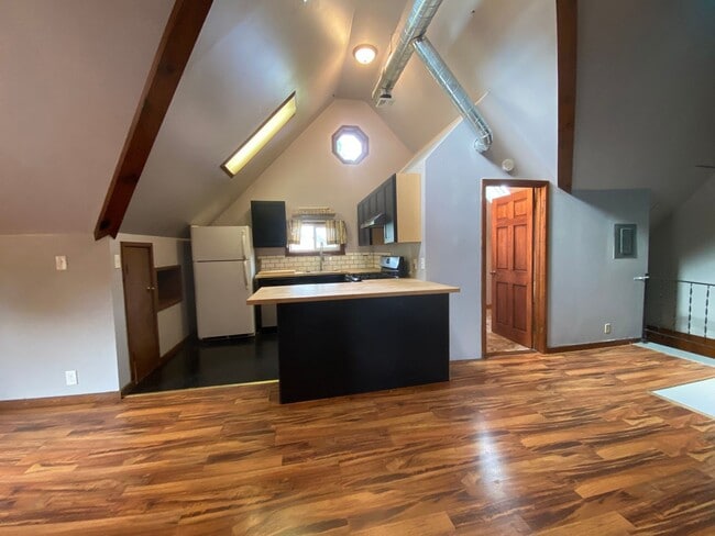 Building Photo - Downer upper house