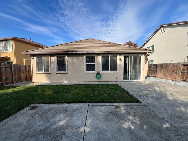 Building Photo - West Sacramento Gem with 3 Bedrooms & 2 Ba...