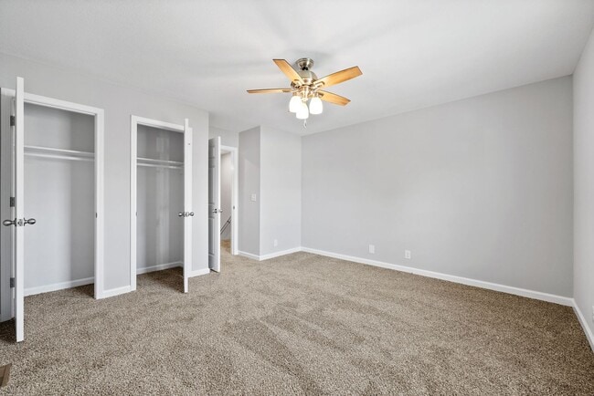 Building Photo - 2 Bedroom Pet Friendly Condo For Rent Near...