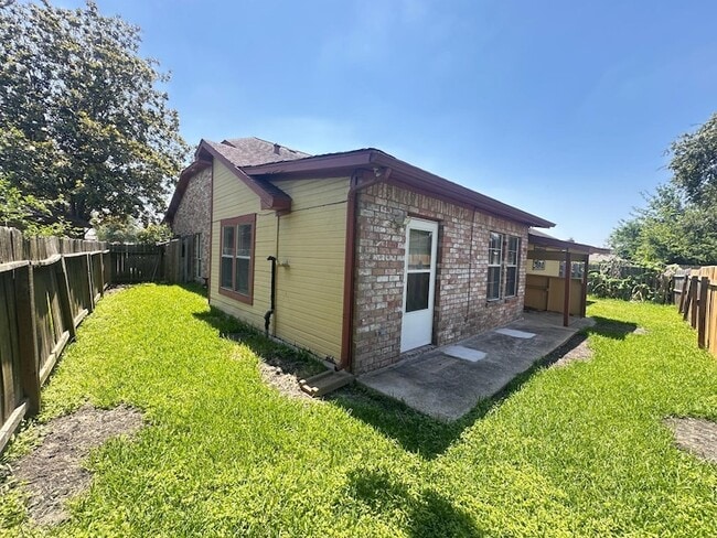 Building Photo - 219 Kings Ct