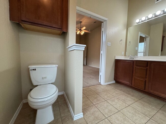 Building Photo - 6908 Golden Oak Ln