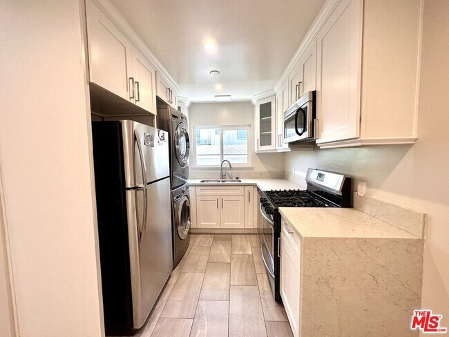 Building Photo - 1051 S Sherbourne Dr