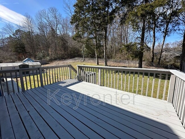 Building Photo - 300 Jefferson Ln