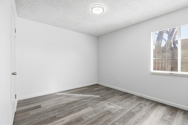 Building Photo - 1504 Rose Ave