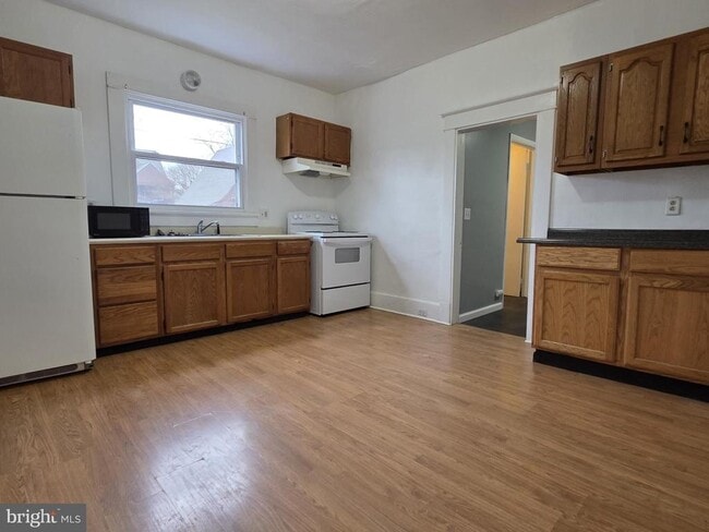 Building Photo - 2A E Milby St