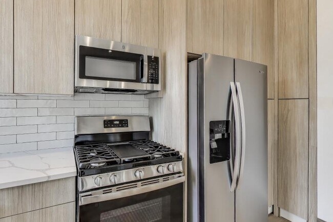Building Photo - 2 bedroom in Chicago IL 60647