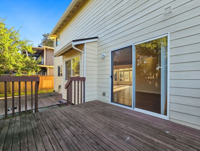 Building Photo - Updated 3-Bedroom Home with Deck Near Renton Landing