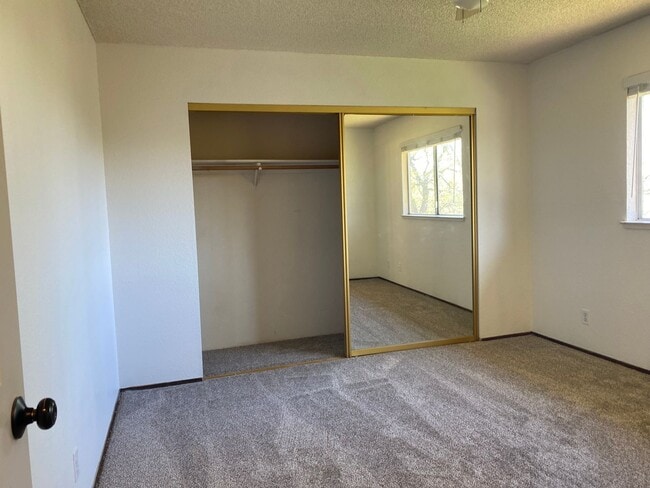 Building Photo - Upcoming vacancy!  Well maintained home on...