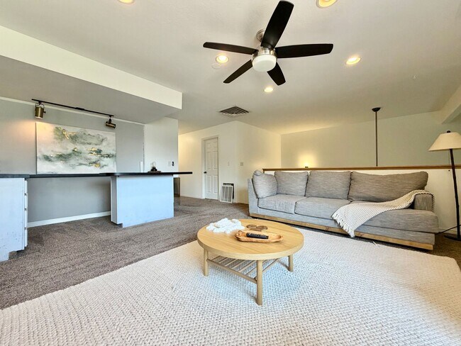 Building Photo - 8758 Oak Park Cir