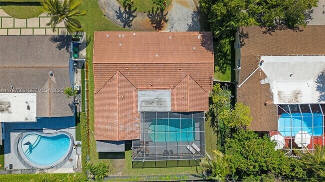 Building Photo - 20375 NE 22nd Pl