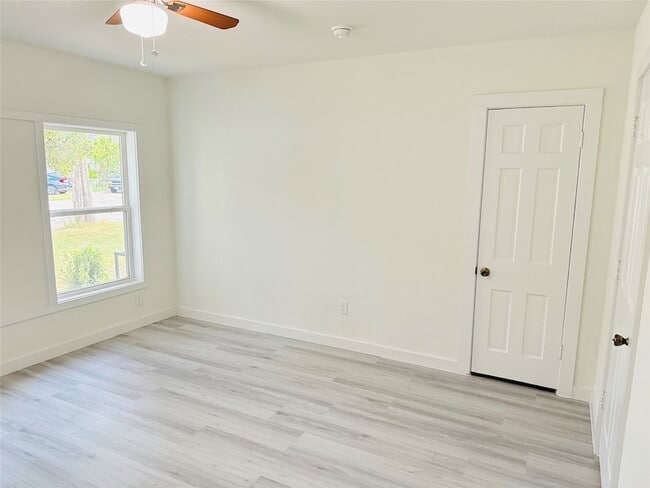 Building Photo - 1264 Cedar Haven Ave