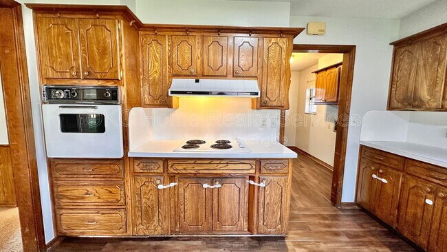 Building Photo - 12109 Camelot Dr