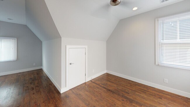 Building Photo - Beautiful East Nashville Bungalow