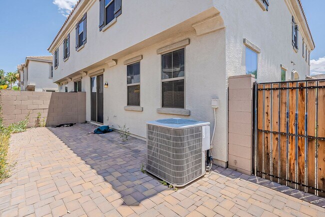 Building Photo - Beautiful Townhome in Phoenix Arizona
