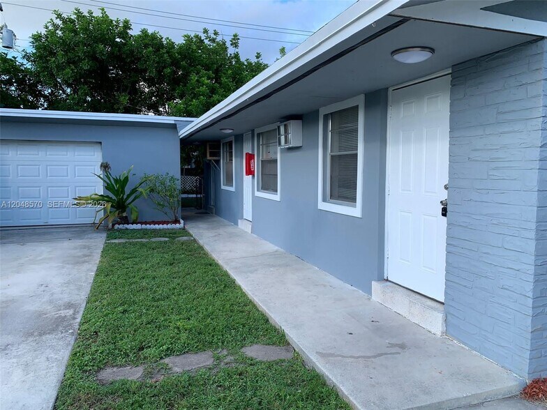 Building Photo - 6317 SW 18th St