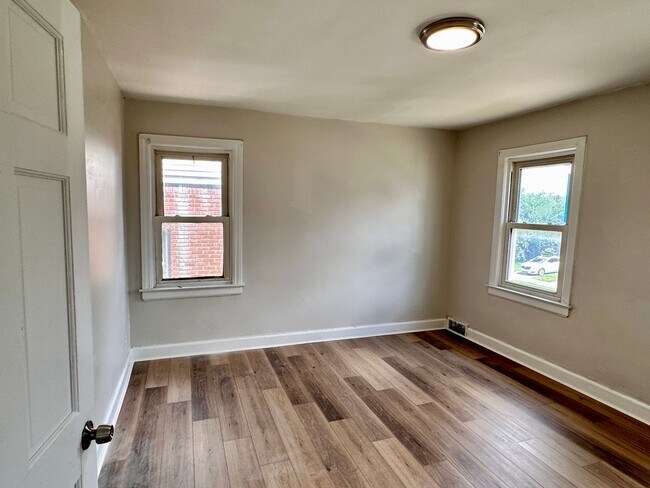 Building Photo - LARGE WESTSIDE FULLY REHABBED HOME -  3 be...