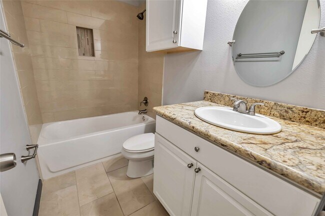 Building Photo - 5216 Spring Branch Dr