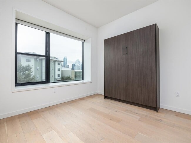 Building Photo - 800 Embassy Dr