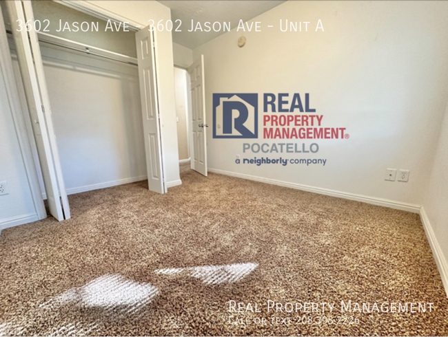Building Photo - 3 Bed/ 1.5 bath duplex - Pets negotiable