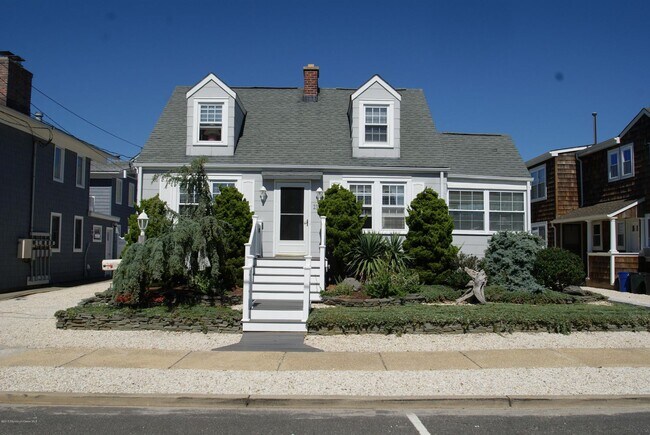 Primary Photo - 23 Bond Ave