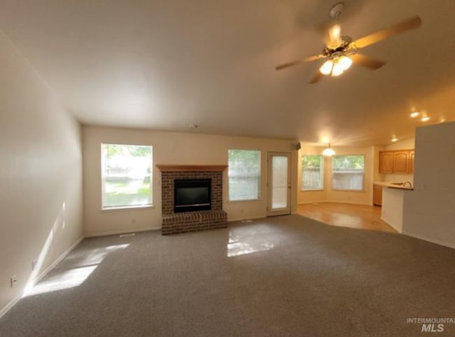 Building Photo - Charming 4-Bedroom Home in Eagle - Lawn Care Included!