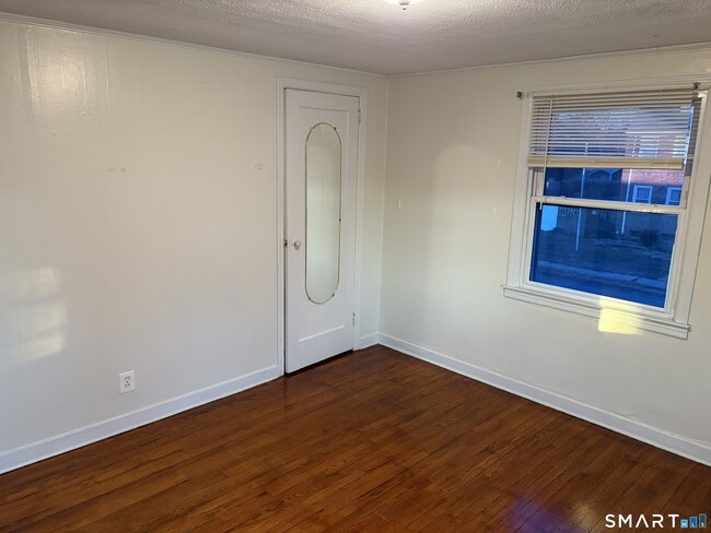 Building Photo - 129 Douglas St