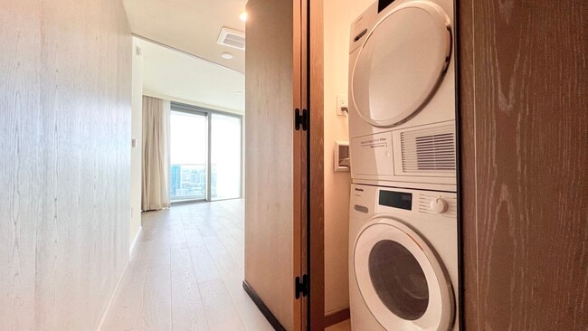 Building Photo - HIGH FLOOR 1BD UNIT AT THE LUXURIOUS KOULA...