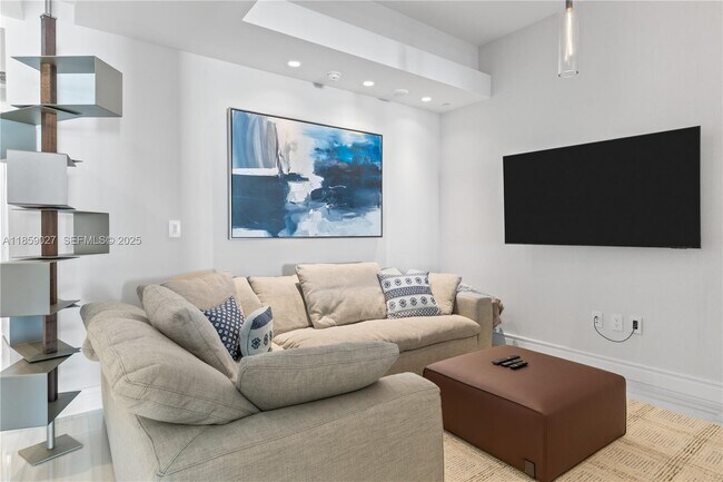 Building Photo - 17901 Collins Ave